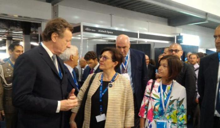 Il ministro Trenta in visita al Salone dell’Aerospazio di Farnborough