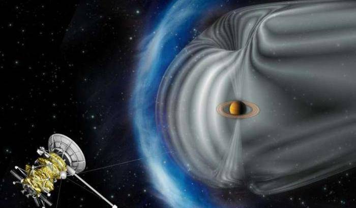 Aurore a mezzogiorno su Saturno