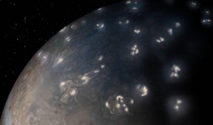 Scoperta l’origine dei fulmini su Giove