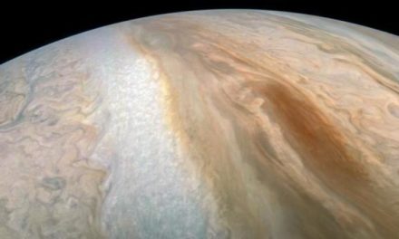 Juno, occhi puntati su una tempesta ovale