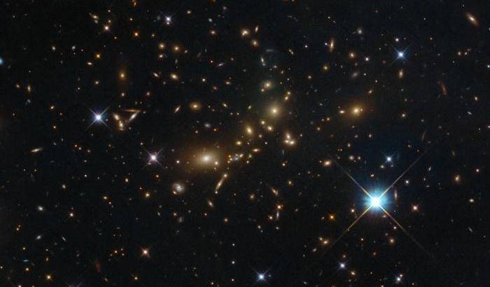 Un ammasso extra large per Hubble