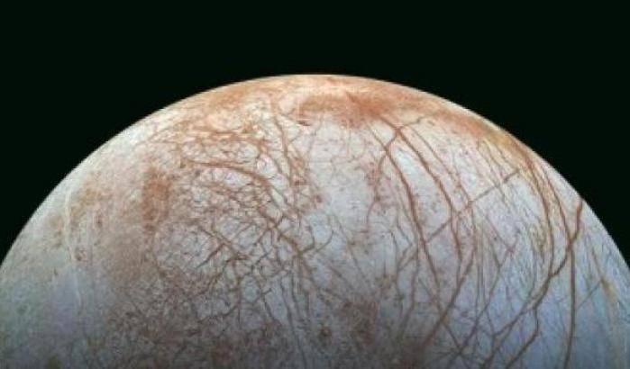 Caccia ai microrganismi nell’oceano di Europa