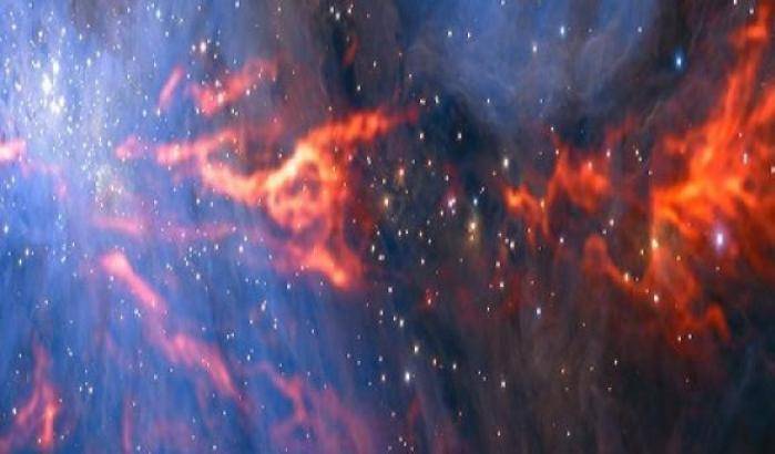 Filamenti rosso-fuoco nella Nebulosa di Orione