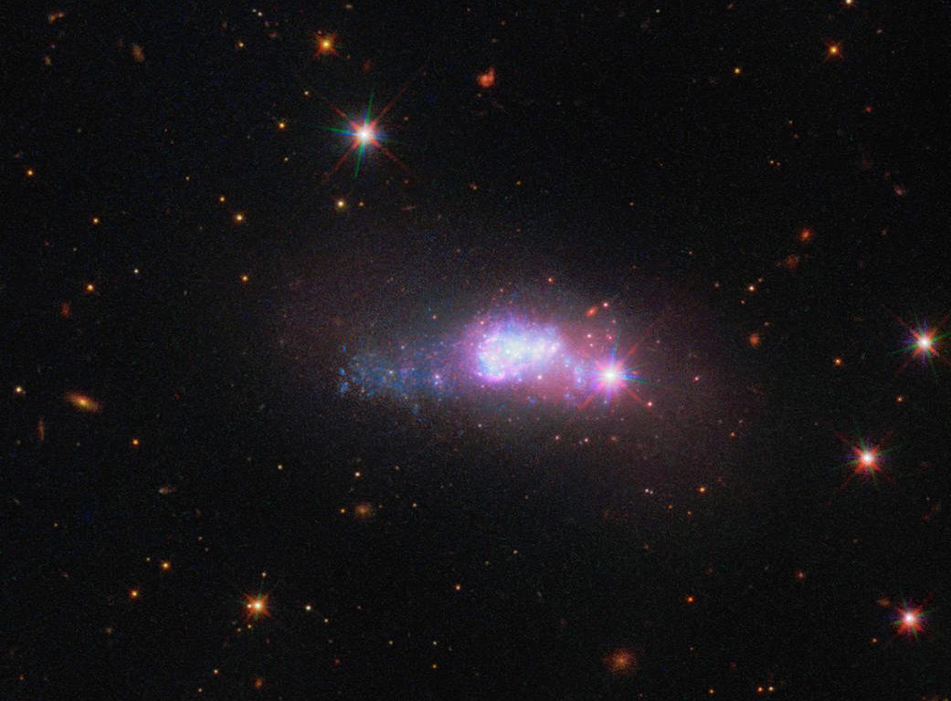Galassia dal cuore blu per Hubble