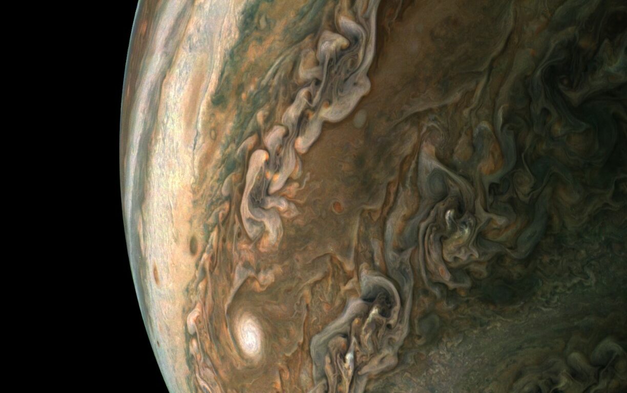 Giove, meteo perturbato all’equatore