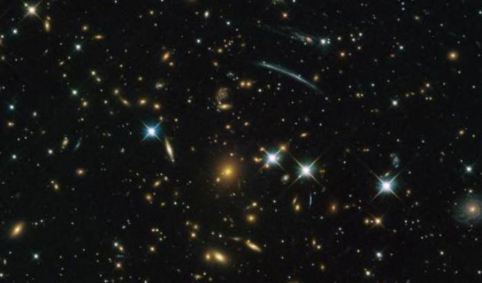 Hubble ‘sbircia’ nel passato dell’Universo