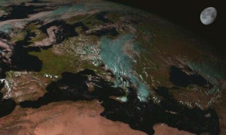 Alla luce della Luna per osservare la Terra