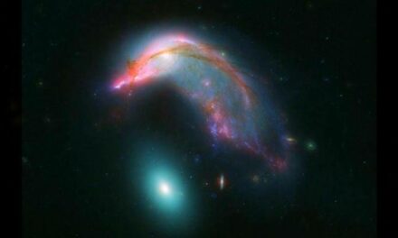 Hubble e Spitzer in tandem per Arp 142