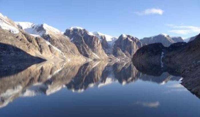 Lake Catalina: quattro grandi esplosioni d’acqua