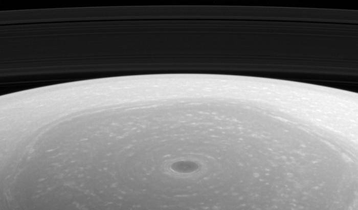Saturno, luce sul polo nord