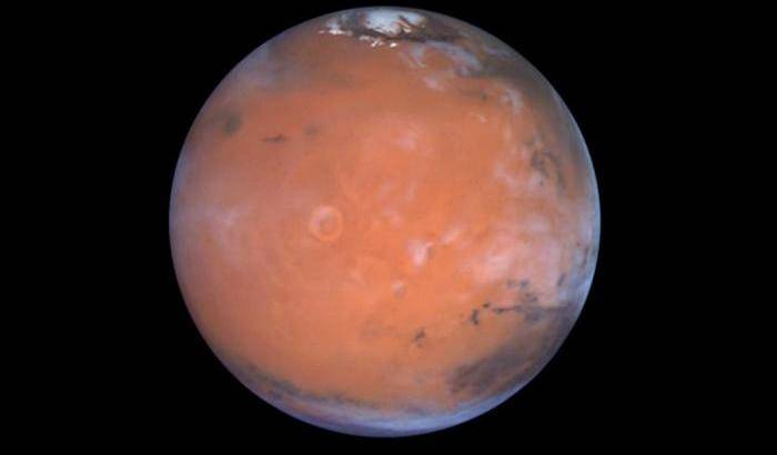 Tracce d’acqua vicino all’equatore di Marte