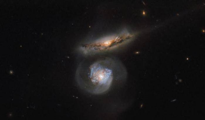 Un megamaser d’acqua per Hubble