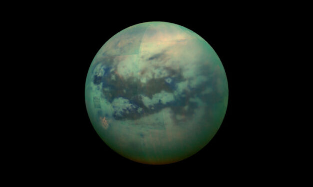 Un corridoio di ghiaccio avvolge Titano