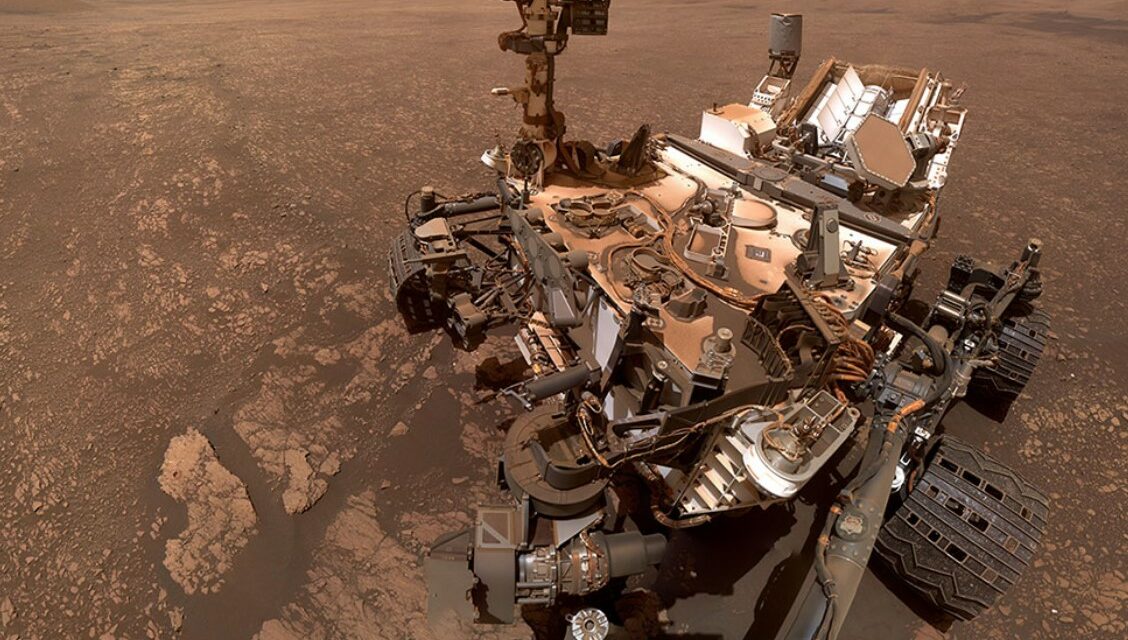 Curiosity, ‘minatore’ con la testa fra le nuvole