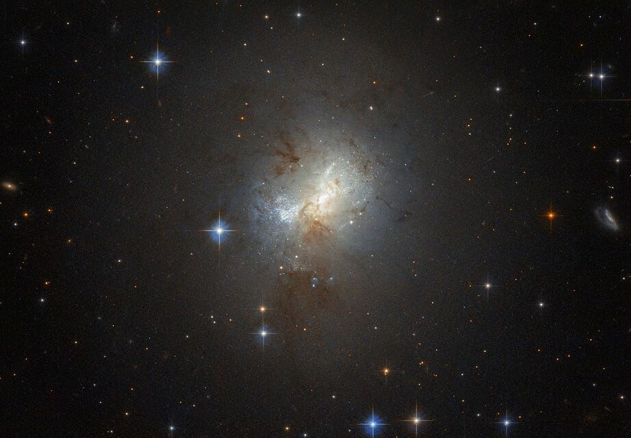 Un’energica mini-galassia per Hubble