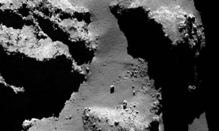 Rosetta, caduta massi su 67P