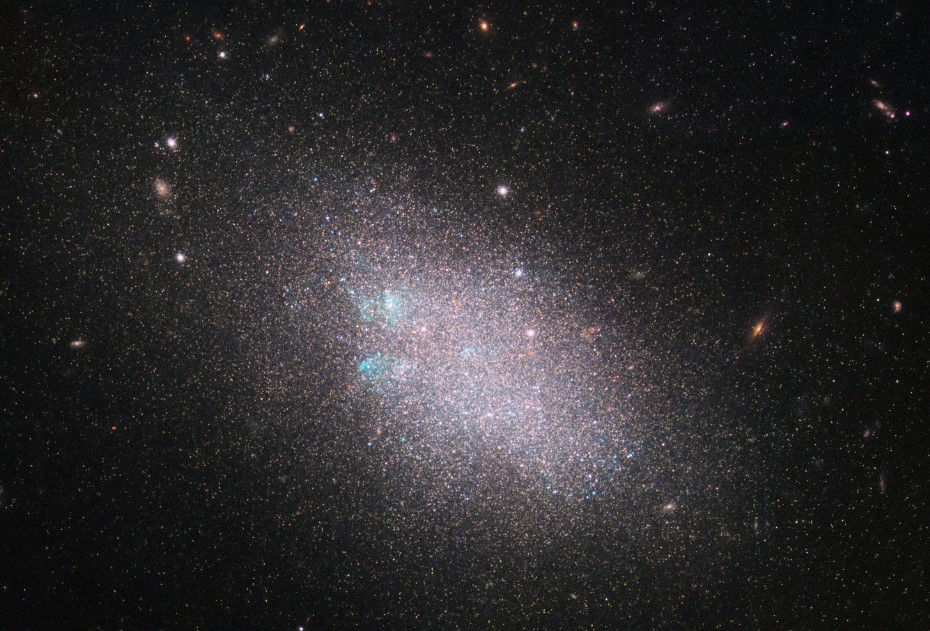 Hubble punta uno ‘sciame’ galattico