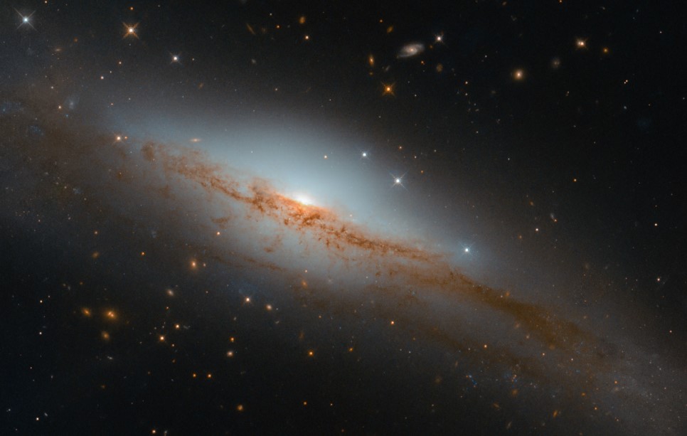 Hubble punta una particolare galassia a spirale
