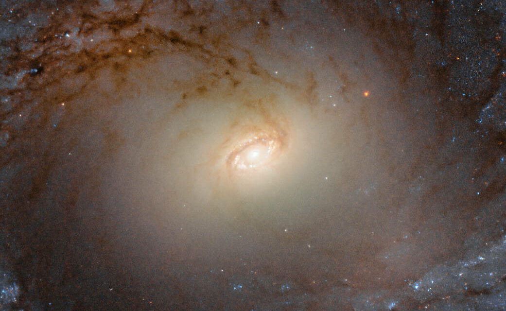 Fermo immagine sui turgori galattici di IC 2051