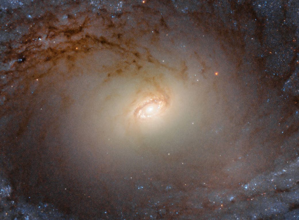 Fermo immagine sui turgori galattici di IC 2051