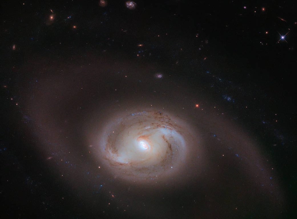 Una galassia multi-anello per Hubble