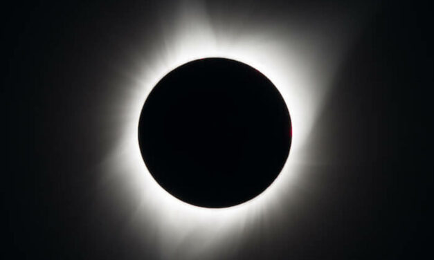 Le eclissi solari svelano il campo magnetico coronale