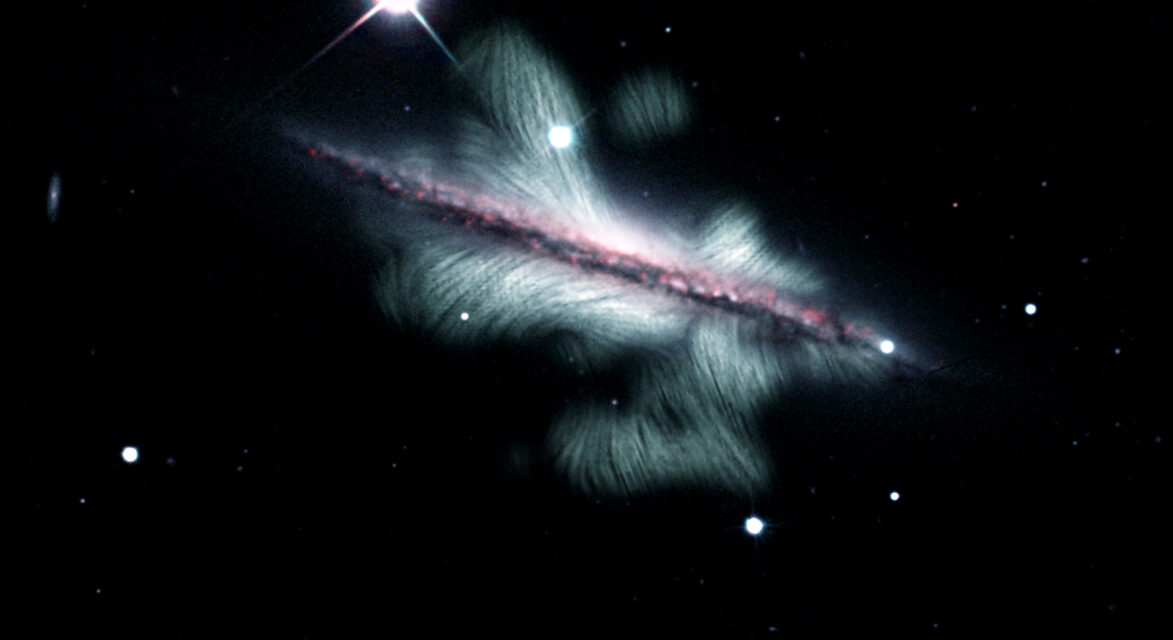 Una galassia dal magnetismo ‘poliedrico’
