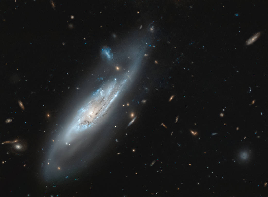Una galassia spettrale nell’obiettivo di Hubble