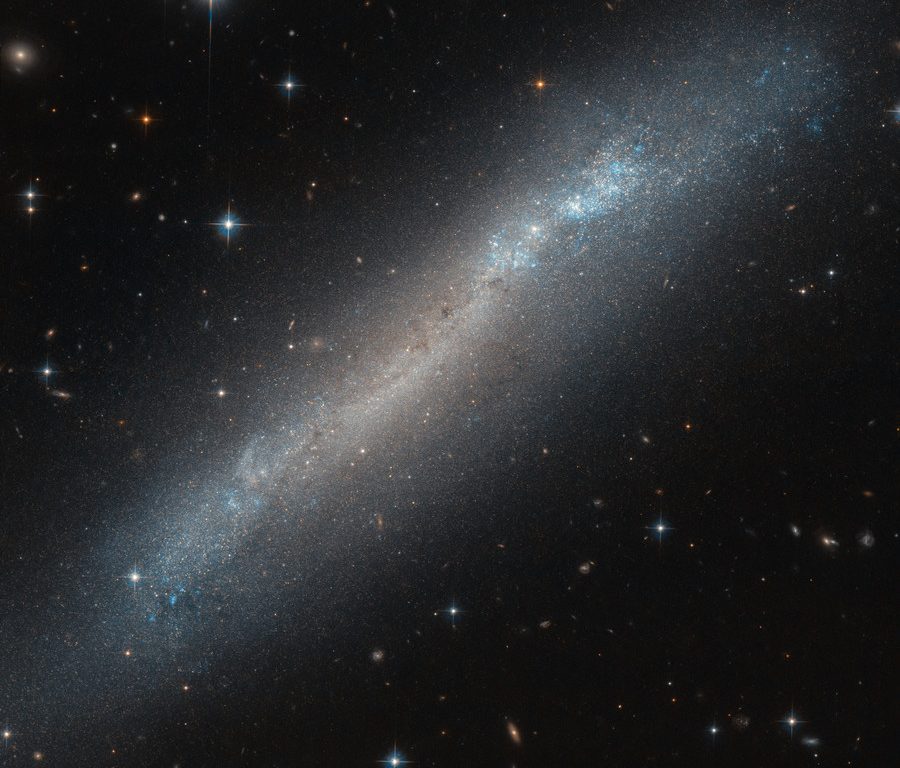 Una galassia ‘di traverso’
