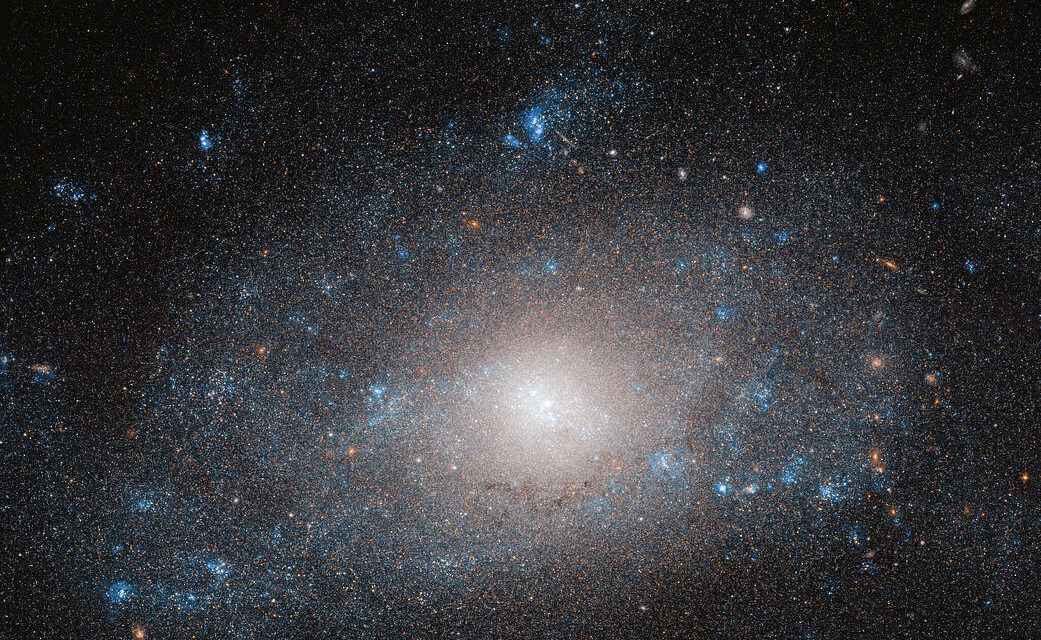 Hubble e il lato oscuro di una galassia