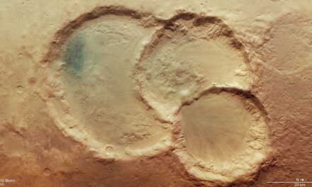 Un triplo cratere nell’occhio di Mars Express