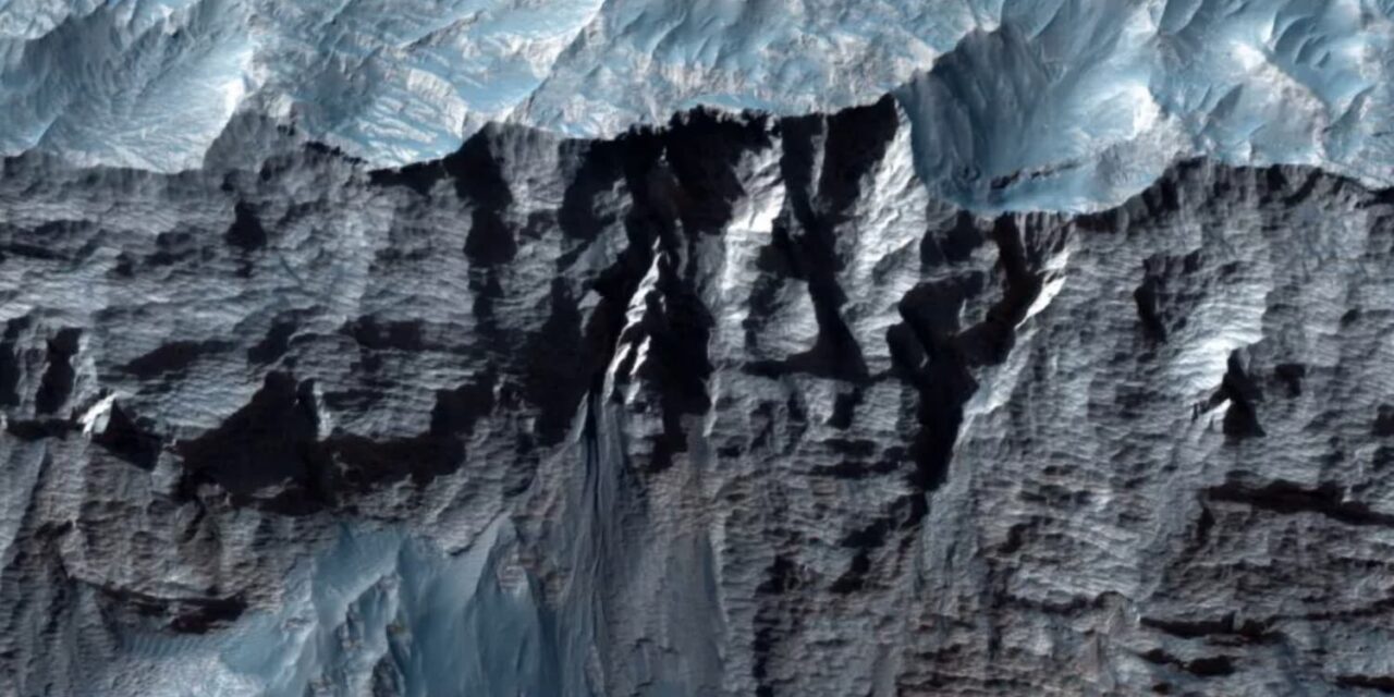 I canyon e i ghiacciai di Marte