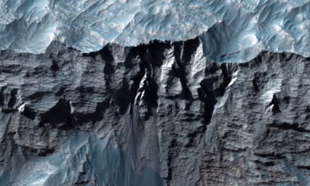 I canyon e i ghiacciai di Marte