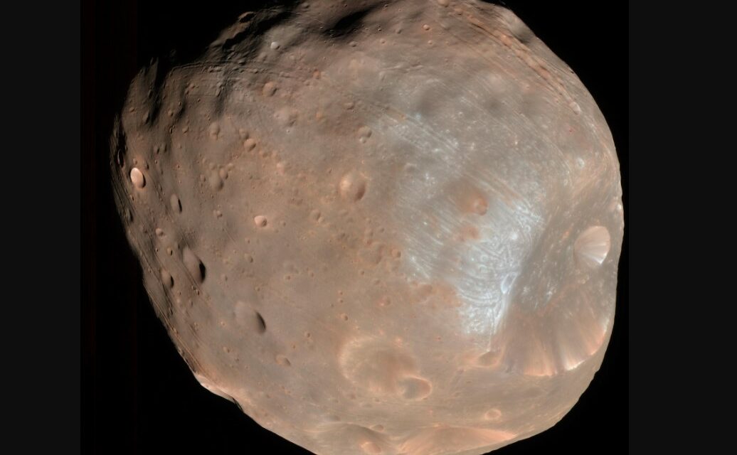 Il passato di Marte sul ‘volto’ di Phobos