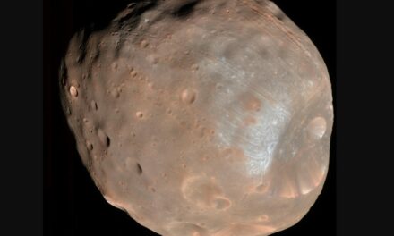 Il passato di Marte sul ‘volto’ di Phobos