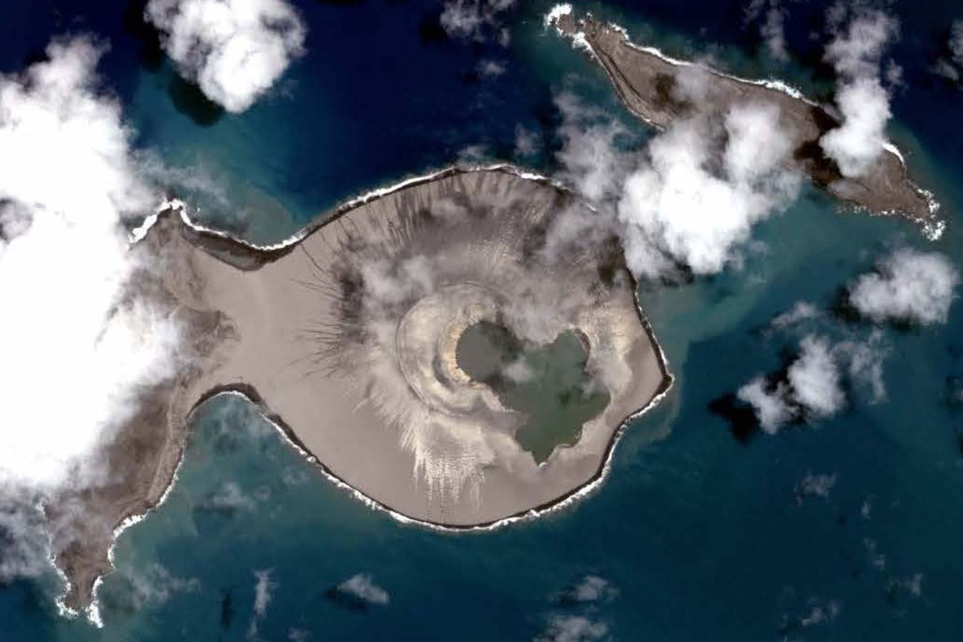Eruzione del vulcano Tonga: mai tanta acqua nella stratosfera