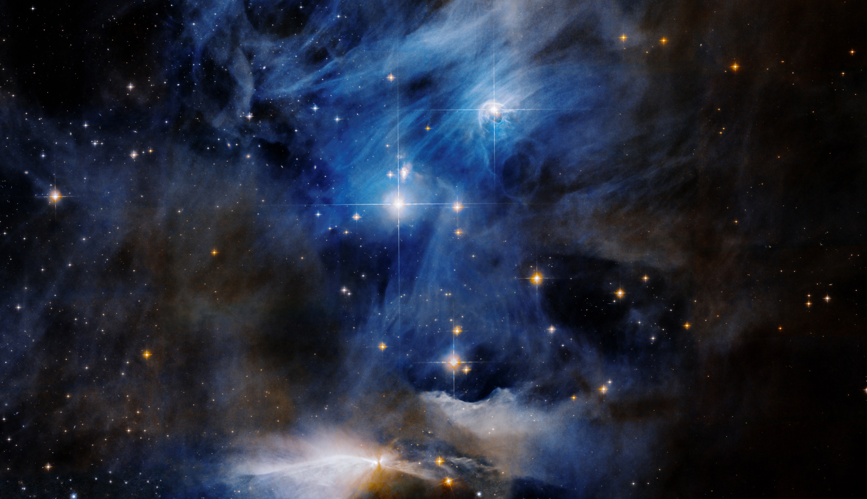 Hubble e l’eterogeneo grembo della Nube del Camaleonte