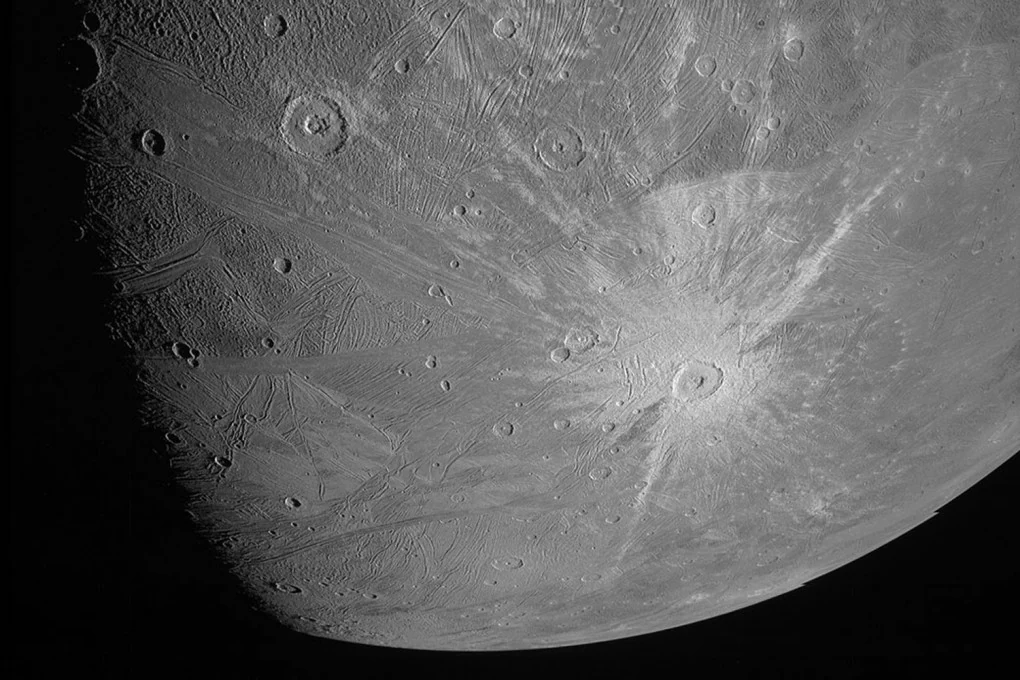 Juno realizza due scatti di Giove e Ganimede