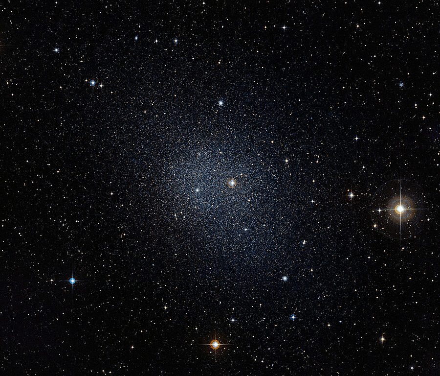 Un alone stellare da record per la Fornace