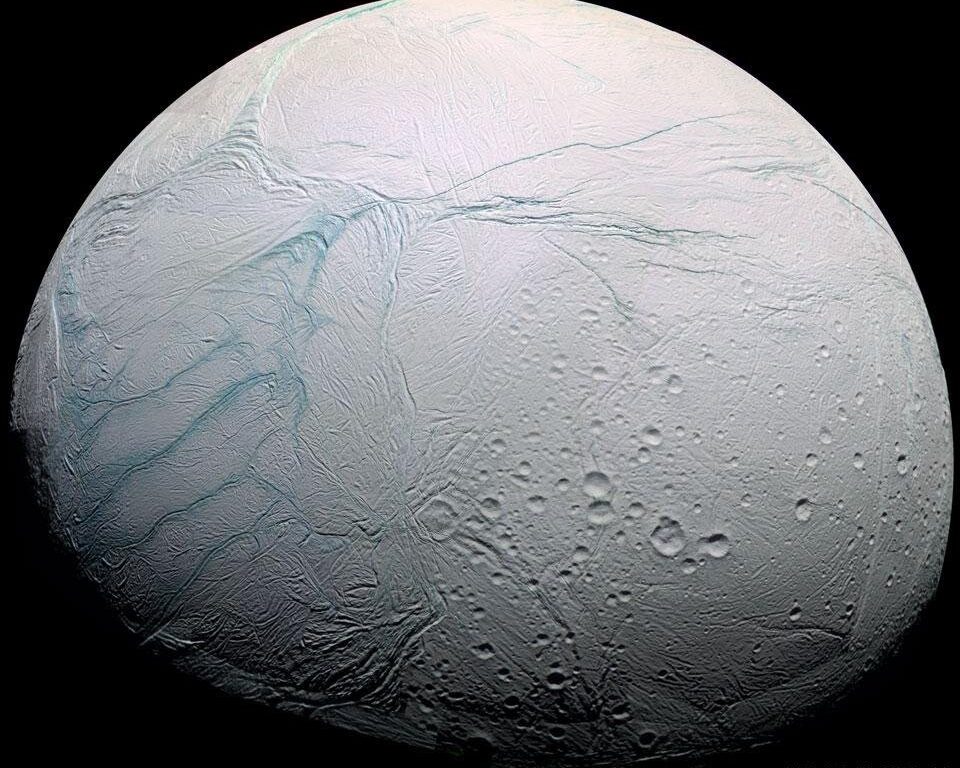 Le eruzioni su Encelado spiegate con i dati della sonda Cassini