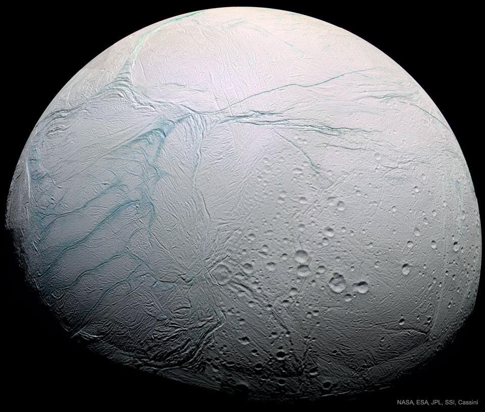 Le eruzioni su Encelado spiegate con i dati della sonda Cassini