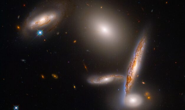Quintetto galattico ritratto da Hubble