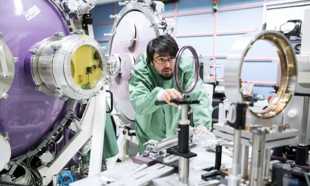 Laser e schiuma per 'creare' stelle in laboratorio
