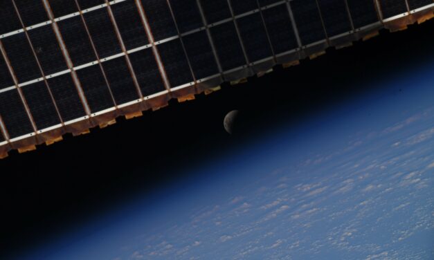 Fotoreporter Samantha: eclissi lunare dalla ISS