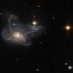 Insolita fusione di galassie a più braccia catturata da Hubble