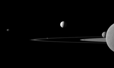 Una ‘crisalide’ nel passato di Saturno
