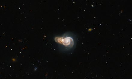 Galassie sovrapposte nel mirino di Hubble