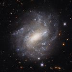 Una galassia solitaria nel mirino di Hubble