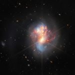 Webb ammira la fusione di due galassie luminose