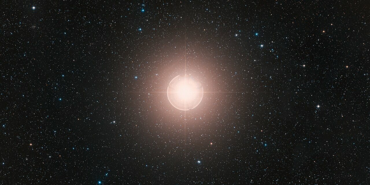 Un ‘visitatore’ molesto per Betelgeuse